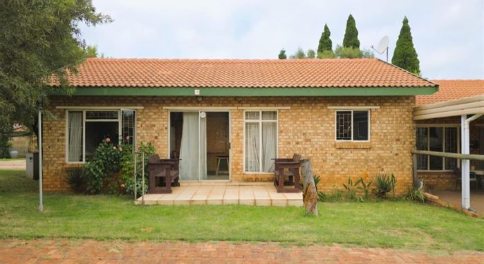 House to Rent in Kleinfontein AH: 1 bed, garage, garden, access to amenities.