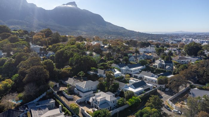 Claremont Upper House For Sale: 4 beds, pool, study, near top schools.