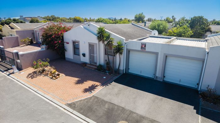 2-Bedroom House in Sunningdale For Sale with Garden, Garage, and Security Features.