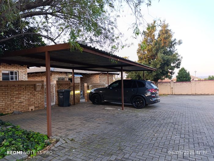 3-Bedroom House To Rent in Heuwelsig Estate with garden and 24-hour security.