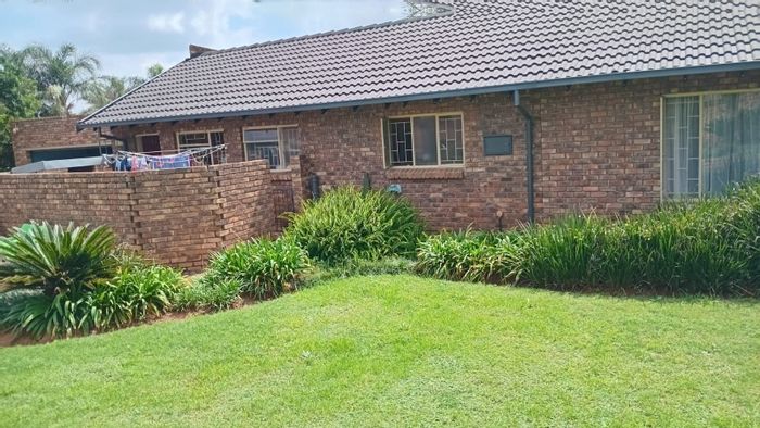 For Sale: House in Pierre Van Ryneveld with 2 beds, double garage, expansion potential.