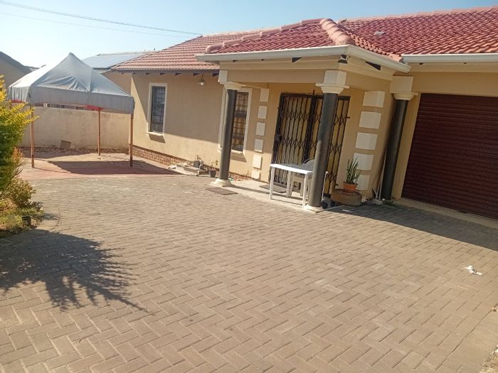 3-Bedroom House to Rent in Kya Sands, secure estate, close to amenities.