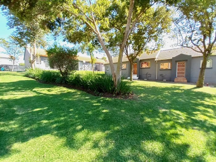 Pet-friendly townhouse in Greenstone Hill with private garden and communal pool. For Sale.