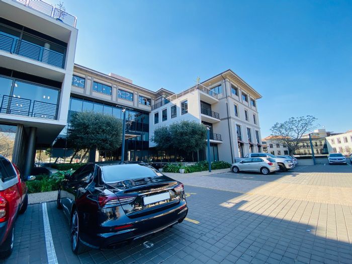 Fourways Commercial Space To Rent: Flexible suites, security, parking, and utilities included.