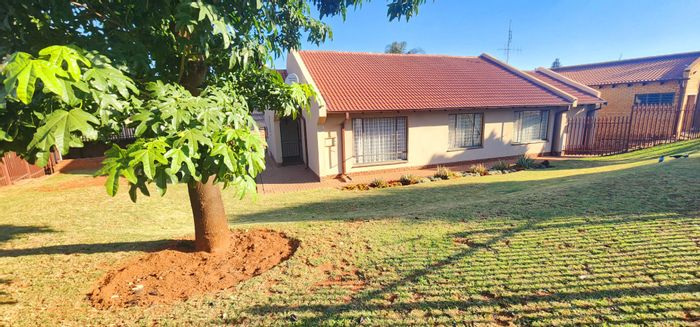 Laudium House For Sale: 4 Bedrooms, Study, Large Yard, Double Garage, Security Features.