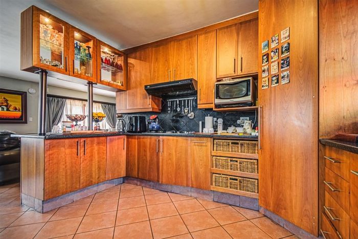 House for Sale in Kempton Park Ext 4: 3 Bedrooms, Pool, Study, Double Garage.