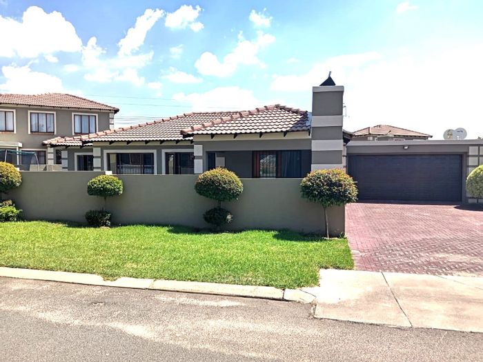 3-Bedroom House in The Reeds with Secure Estate Living and Private Garden For Sale