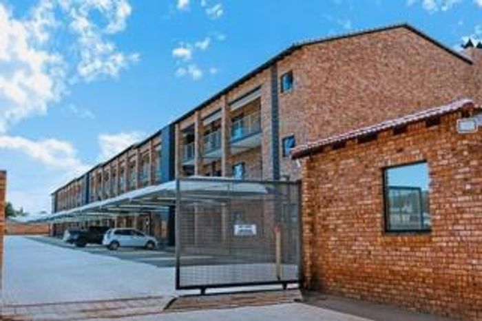 Witfield Apartment For Sale: 2 Bedrooms, Pool, Pet-Friendly, Great Rental Potential.