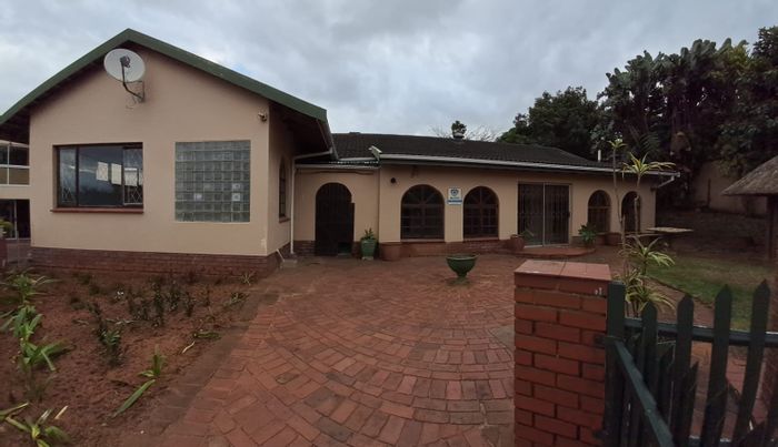 Spacious 5-bedroom house in Bluff, For Sale with income-generating duplex option.