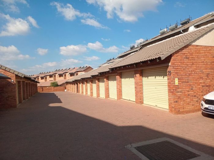 Crescent Wood Country Estate Townhouse For Sale: 2-bed, garage, close to amenities.