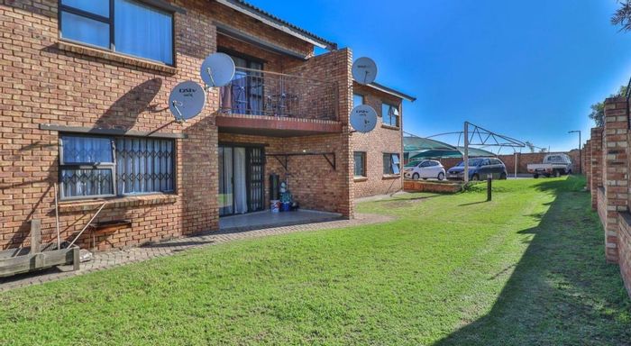 Witfield Apartment For Sale: 2 Bedrooms, private patio, garden, 24-hour security.