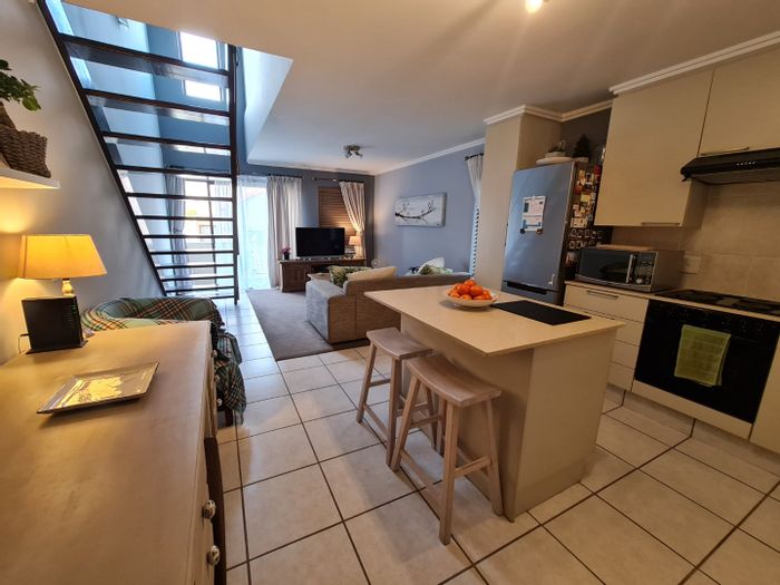 Paulshof Apartment For Sale: 1-bed loft, rooftop terrace, 24-hour security, ideal for entertaining.