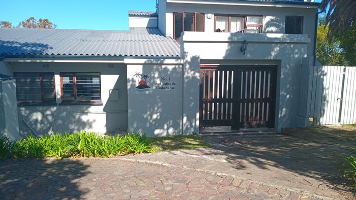 House to Rent in Costa Sarda: 4 bedrooms, private courtyard, flexible living spaces.