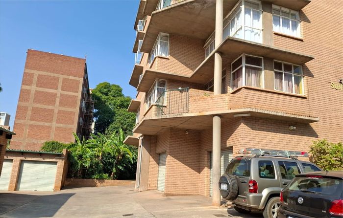Sunnyside House For Sale: 2 Beds, 2 Baths, Balcony, Garage, Secure Complex.