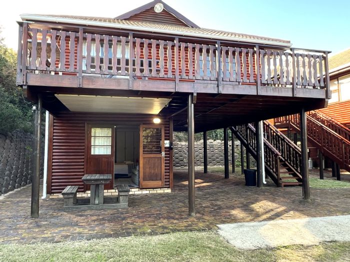 Keurboomstrand House For Sale: Beach access, guest suite, pools, and scenic views.