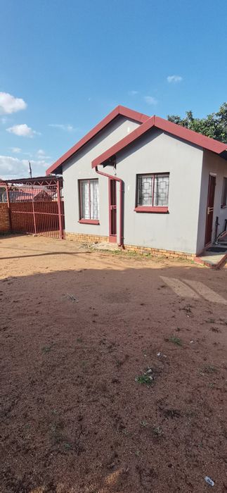 For Sale: House in Soshanguve Ext with spacious yard, garage, and built-in cupboards.