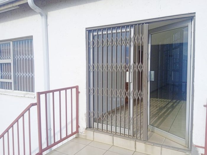 Kagiso Commercial Office Space To Rent: Kitchen, Male/Female Toilets, Convenient Amenities.