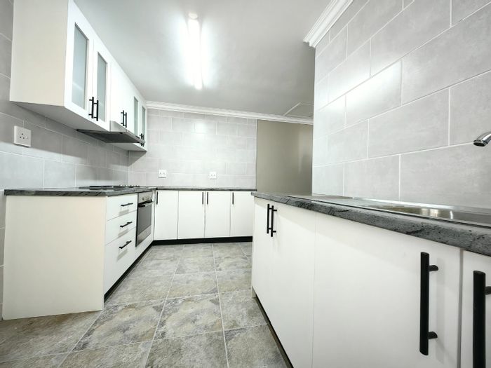 For Sale: 3-Bedroom House in Portlands with spacious yard and new appliances.
