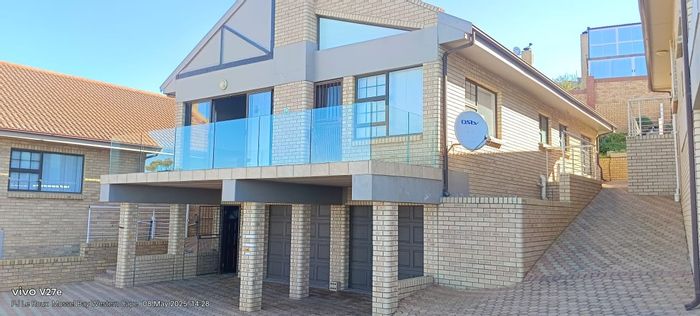 Menkenkop House For Sale: 3 Bedrooms, Sea Views, Secure Estate Living.