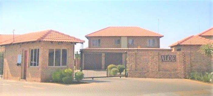 3-Bedroom Townhouse To Rent in Annlin with secure complex and 2 garages.