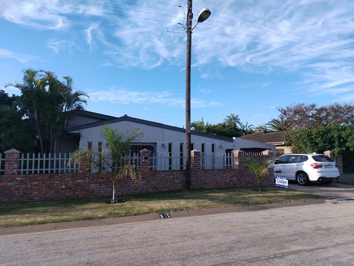 For Sale: Spacious 4-bedroom house in Retief with dual garages and garden flat.