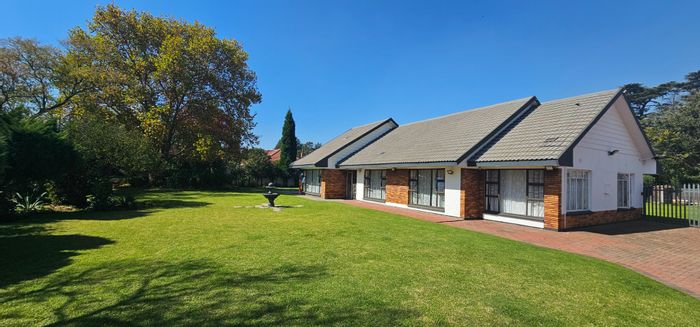 Five-bedroom house in Three Rivers with pool, flatlet, and business rights for sale.