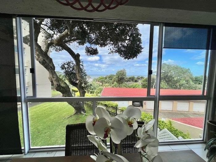 Coastal apartment in Sea Park for sale: beach access, garage, secure complex.
