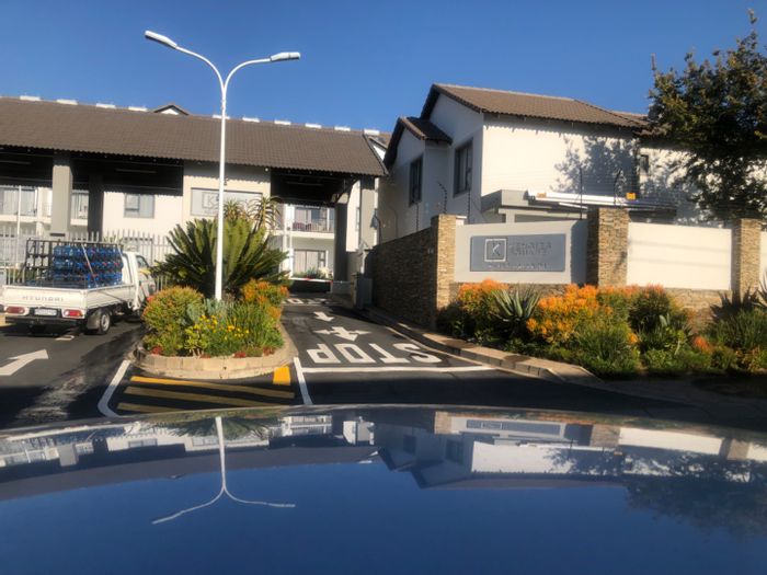 Kengies Apartment To Rent: 2 bedrooms, communal garden, close to shopping centers.