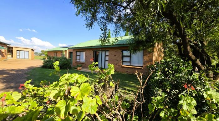 Kleinfontein AH House To Rent: 2 Bedrooms, 2 Bathrooms, Garage, Scenic Views.