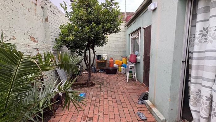 For Sale: House in Orange Grove with multiple dwellings, ample parking, and rental potential.