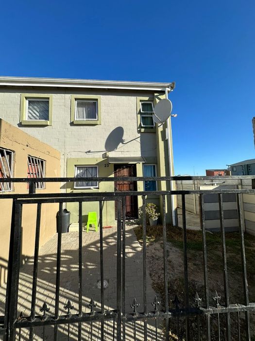 2-Bedroom House in Fountain Village For Sale with Courtyard and Secure Parking.
