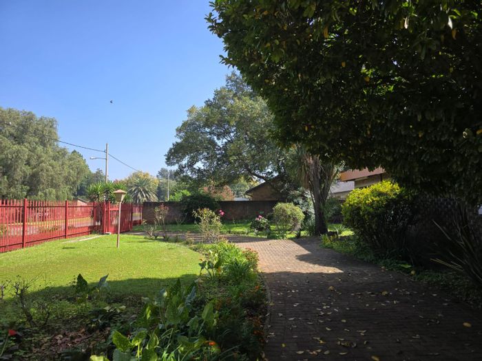 Spacious 3-bedroom house in Arcon Park with pool, study, and large erf. For Sale.