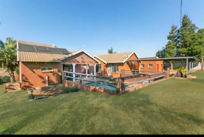 Heuweloord House For Sale: 3 Bedrooms, Pool, Office, Garden, Double Garage.