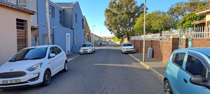 House for Sale in Salt River: 2 bedrooms, off-street parking, private courtyard.