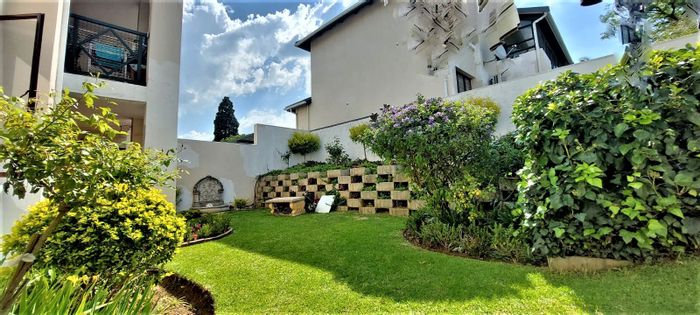 Victory Park Townhouse To Rent: 2 beds, garden, pool, secure parking, near amenities.