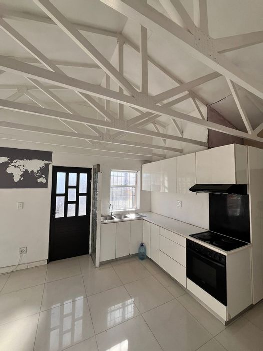 For Sale: House in Portlands with 3 bedrooms, spacious yard, and close amenities.