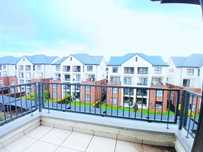 For Sale: 2-bedroom apartment in Greenstone Crest with gym, pool, and security.