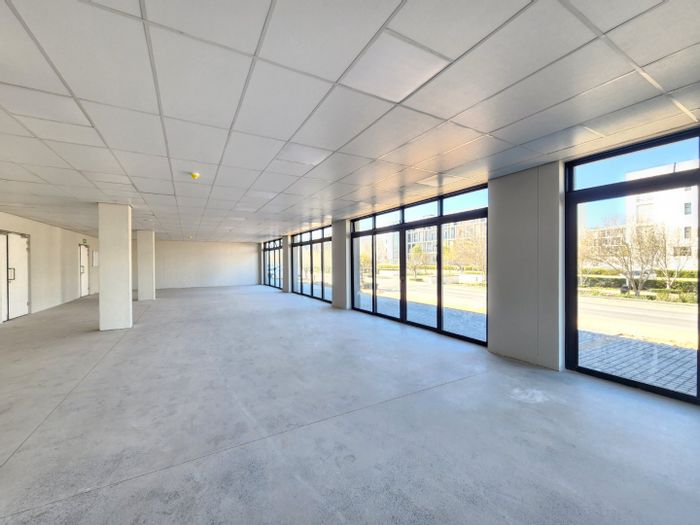 Commercial Space To Rent in Paardevlei: Customizable, secure, and accessible for professionals.