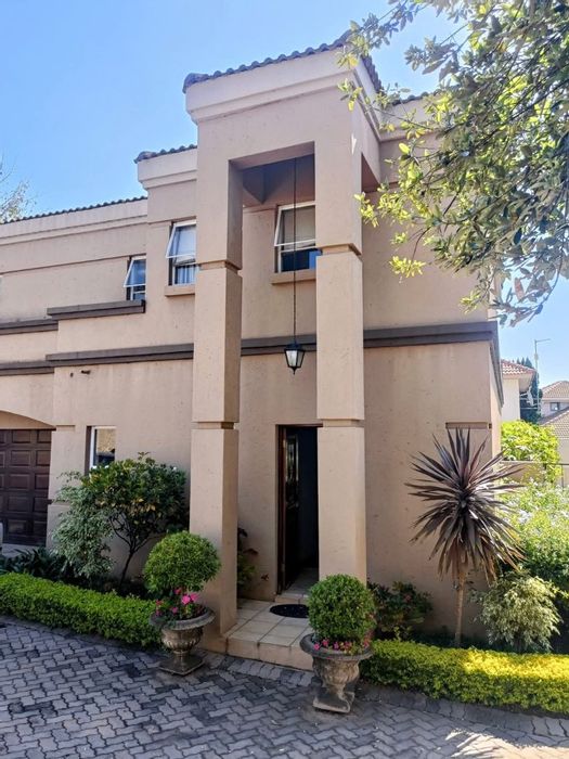 Eldo Glen Townhouse For Sale: 3 beds, 2 baths, security estate amenities, low maintenance garden.
