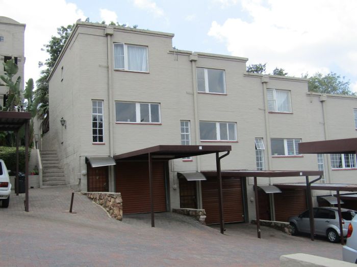 Ridgeway House For Sale: 2 Bedrooms, private garden, garage, near amenities.