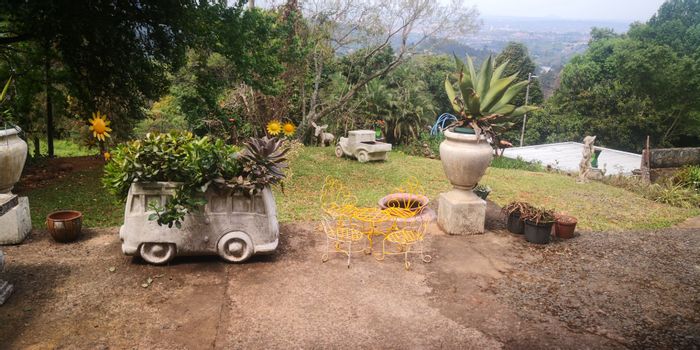 For Sale: House in Blackridge with 4 bedrooms, pool, and expansive views.
