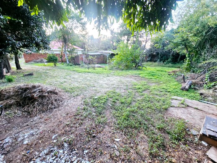 Vacant Land Residential for Sale in Muckleneuk, ideal for development with utilities.