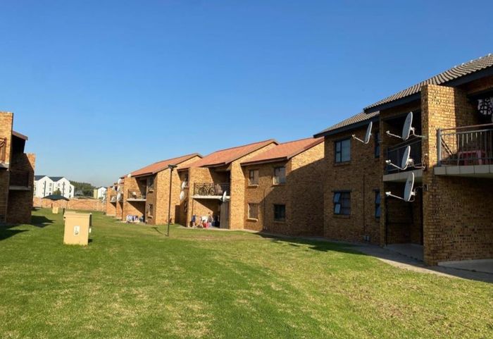 3-Bedroom Apartment For Sale in Boksburg East, with security, parking, and pet-friendly.