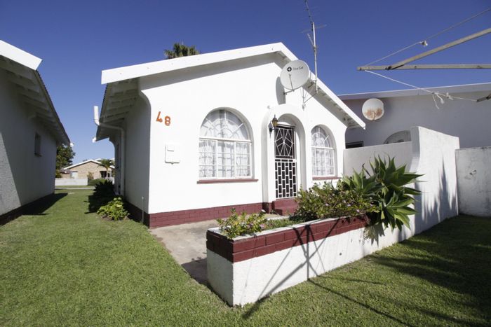 Aston Bay Townhouse For Sale: 1 bed, garage, near beach and lagoon.