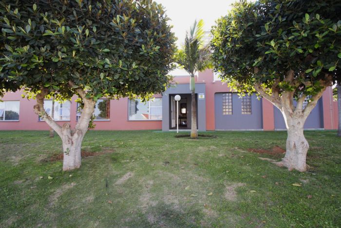 C Place House For Sale: 4 bedrooms, pool, sea views, double garage, garden.