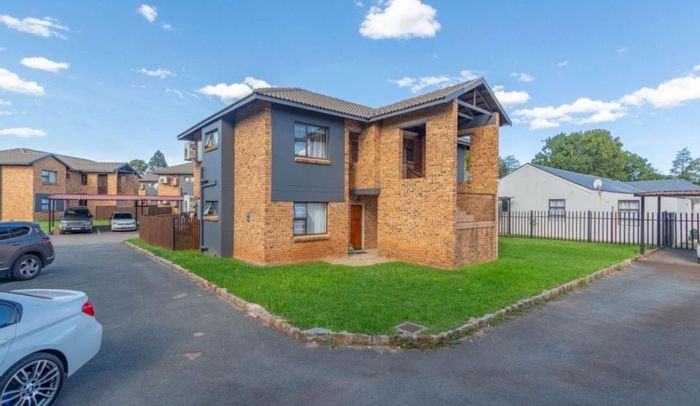 Comet Apartment For Sale: Ground floor, one bedroom, prepaid electric, private garden.