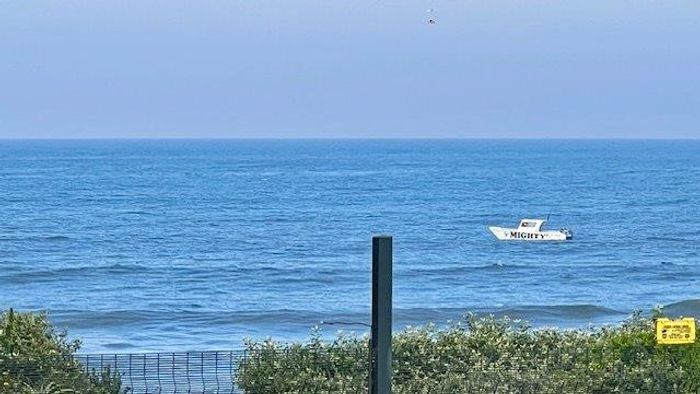 Beachfront apartment in Shelly Beach for sale, with pool and secure garage.