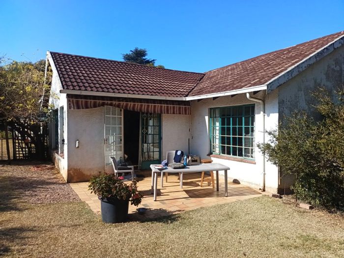 Vorna Valley House For Sale: 2 beds, 2 baths, large garden, renovation potential.