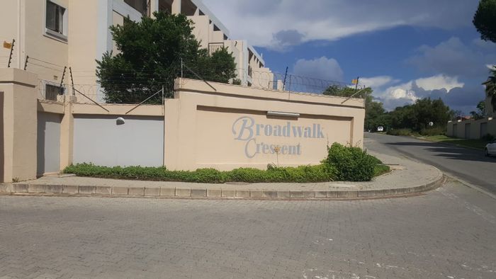 Ground floor apartment for sale in Halfway House with security and amenities nearby.