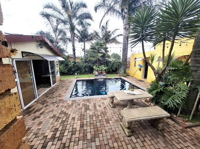 Gerdview House For Sale: Pool, entertainment area, granny flat, prepaid electricity.